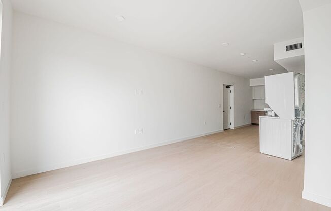 1 bed, 1 bath, 611 sqft, $2,905, Unit 214