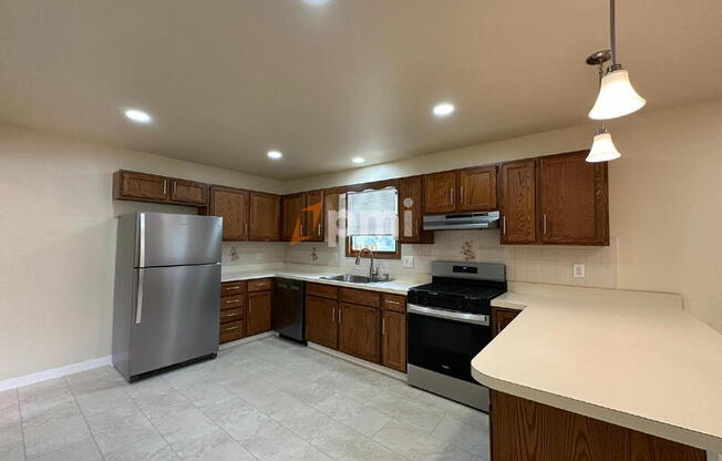 2836 W 63 LN