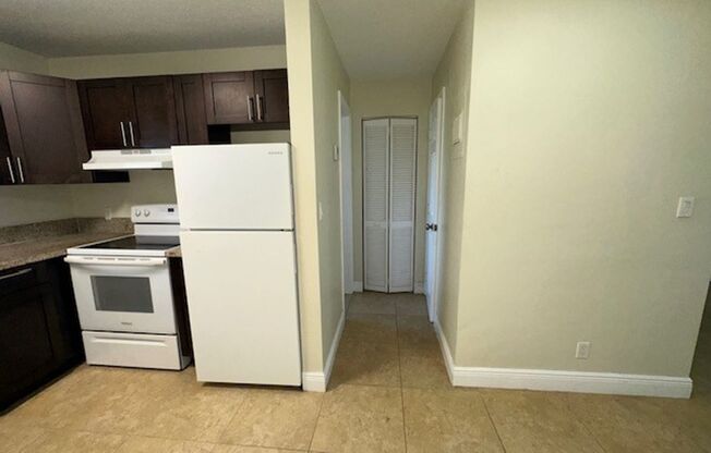 Studio, 1 bath, 550 sqft, $1,395, Unit 206