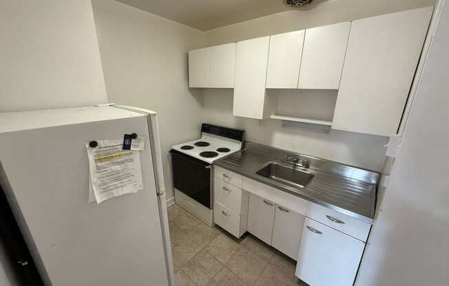 1 bed, 1 bath, 572 sqft, $1,425, Unit Old King Edward 6