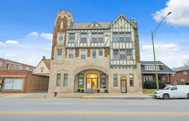 2324 W 111th