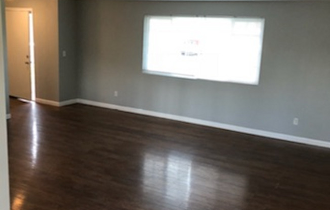 2 beds, 1 bath, 945 sqft, $1,575, Unit 037