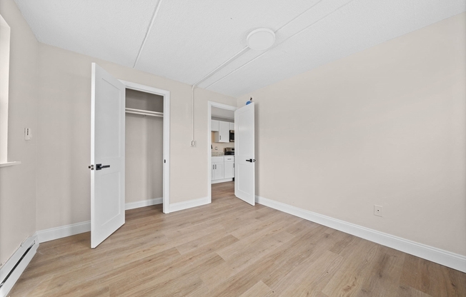 2 beds, 1 bath, 1,000 sqft, $2,827, Unit 6