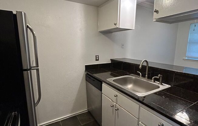 1 bed, 1 bath, 600 sqft, $900, Unit 203