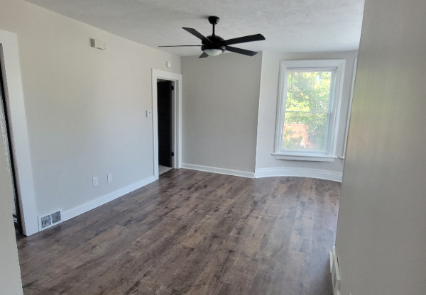 701 W 8 ST