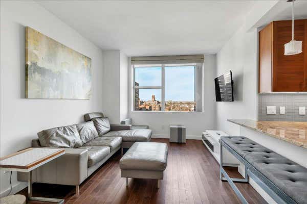 1 bed, 1 bath, 833 sqft, $3,650