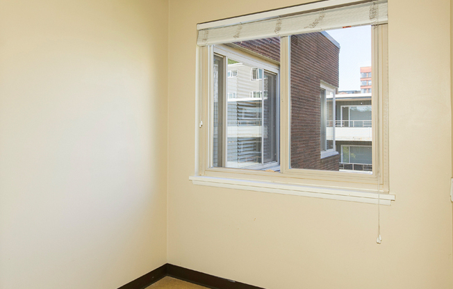 **2 WEEKS FREE RENT!!** Remodeled, Quiet 1 BD in Excellent Location at Great Price!