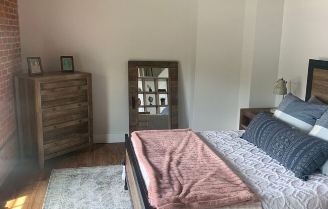 Studio, 1 bath, 1,068 sqft, $2,108, Unit 401