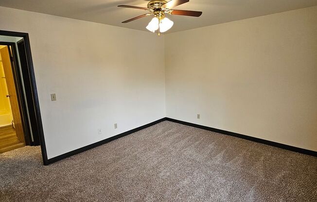 2 beds, 1 bath, 970 sqft, $1,249, Unit FB   2252