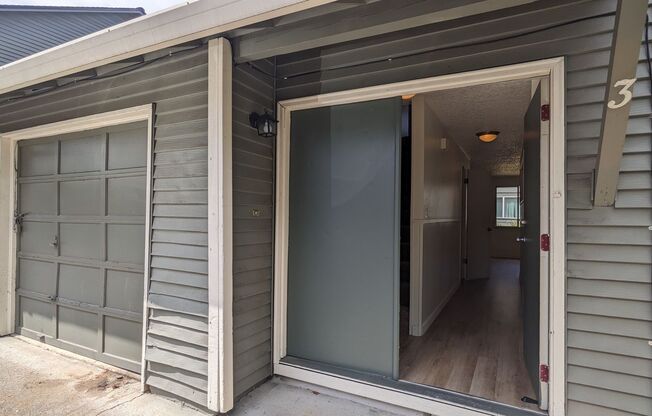 3 beds, 1.5 baths, 1,500 sqft, $1,893, Unit 2712-3