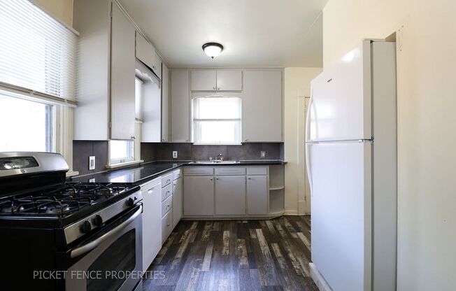 MOVE IN SPECIAL $500 OFF FIRST MONTHS RENT! 5 Bedroom, 2 bath home!