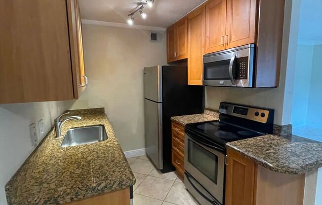 2 BED 1 BATH | BOUTIQUE BLDG | FT. LAUDERDALE
