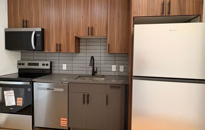 2 beds, 1 bath, 725 sqft, $2,275, Unit 522