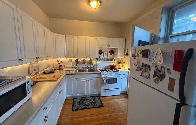 1 bed, 1 bath, 850 sqft, $1,700, Unit 4402-30