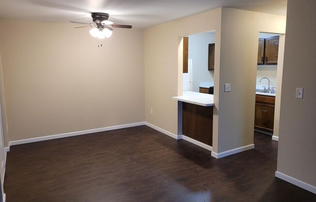 2 beds, 2 baths, $995, Unit 15