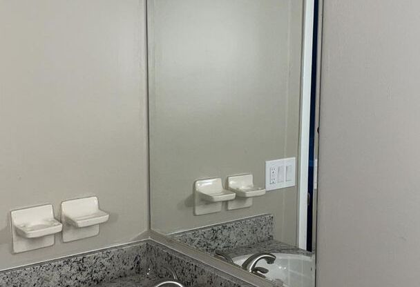 1 bed, 1 bath, 770 sqft, $1,145, Unit Apt 35