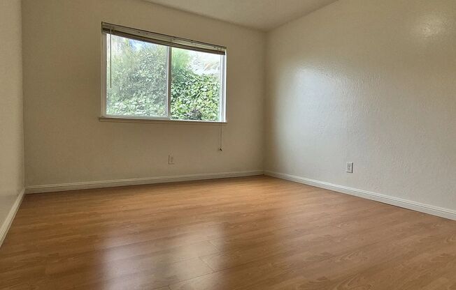 FOR RENT: Updated 2 Bedroom Unit in Prime Daly City Location