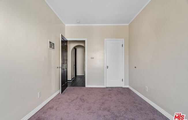 4234 8 AVE