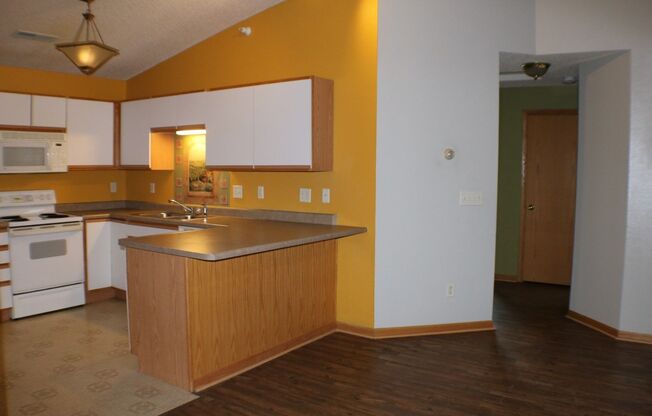 2 beds, 1 bath, $1,125