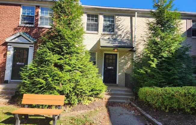 2 beds, 1 bath, 897 sqft, $2,335, Unit B-08