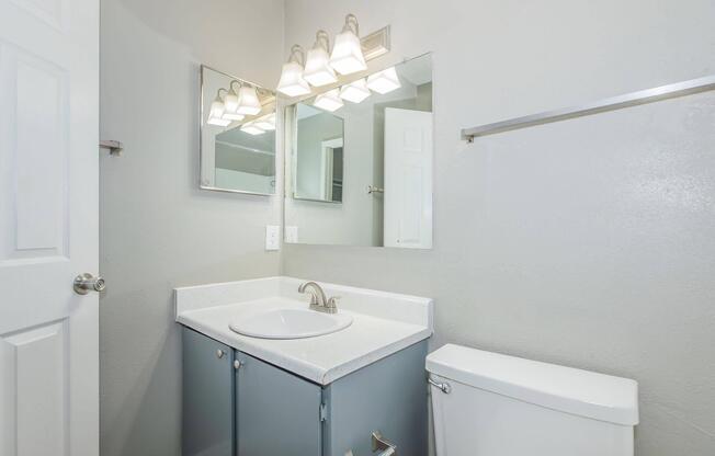 2 beds, 2 baths, 811 sqft, $1,105