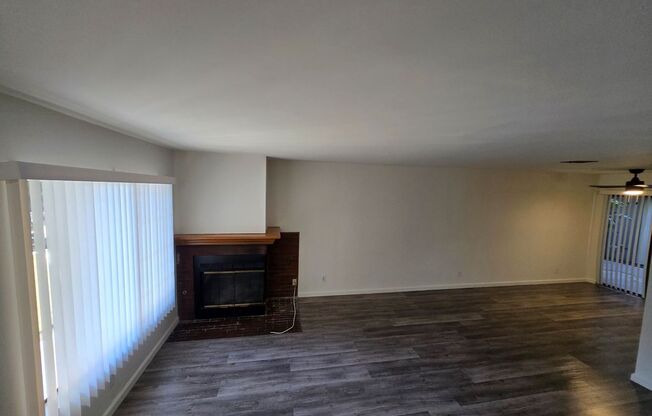 2 beds, 2 baths, $2,800, Unit B