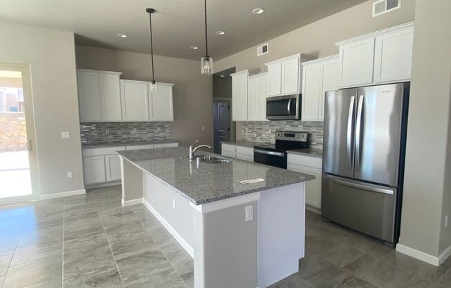 Newer 3 Bedroom+ Office Near Red Hawk Golf Course