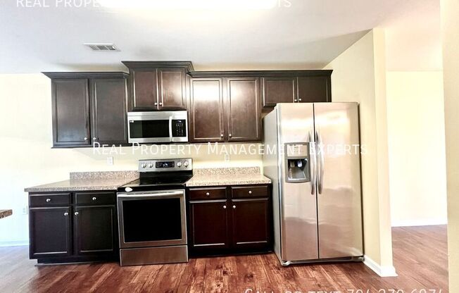 1243 Farm Branch Dr SW