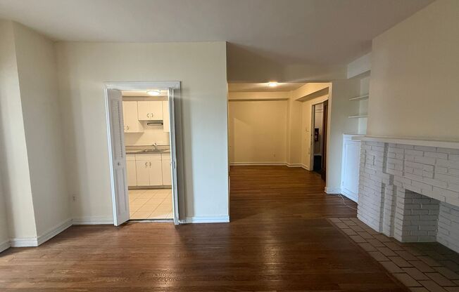 1 bed, 1 bath, 769 sqft, $1,475, Unit Old King Edward 44
