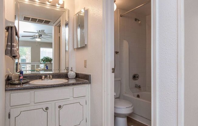 1 bed, 1.5 baths, 711 sqft, $939