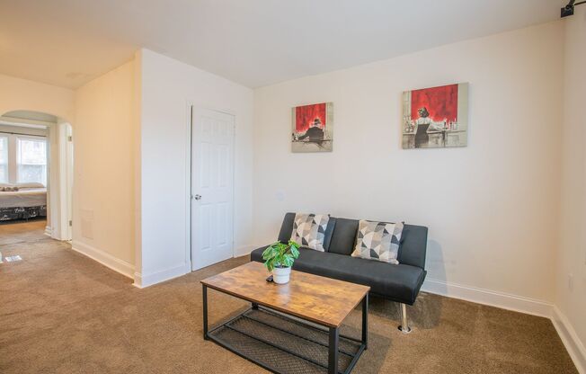 1 bed, 1 bath, $1,300, Unit (Unit 4)