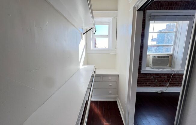 Studio, 1 bath, 400 sqft, $1,375, Unit 201