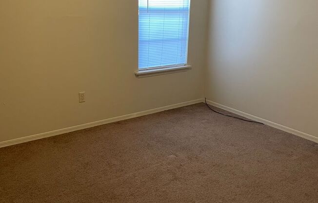 2 beds, 1 bath, 800 sqft, $625