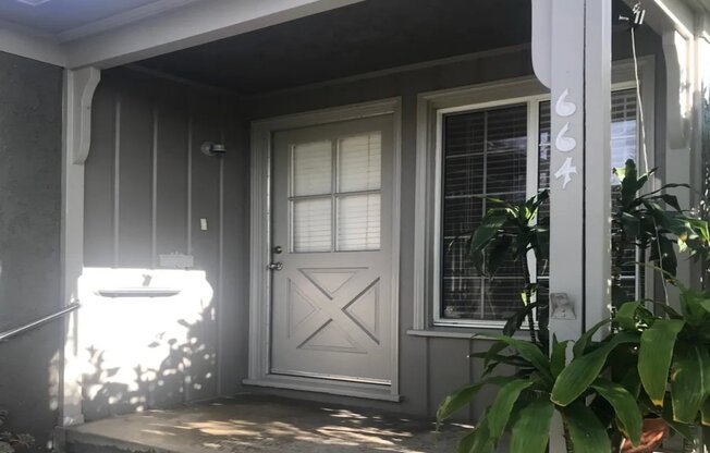 664 W GLENOAKS BLVD