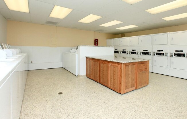 3 beds, 1 bath, 1,082 sqft, $2,795, Unit G202