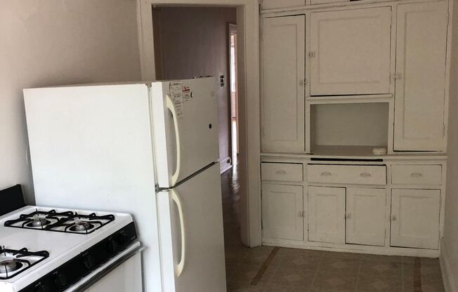 2 beds, 1 bath, 1,100 sqft, $1,225, Unit 11