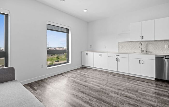 Studio, 1 bath, 429 sqft, $1,260, Unit 303