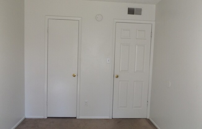 2 beds, 1 bath, $1,300