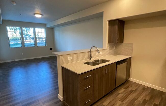 New 1BR Condo available in Bethany area