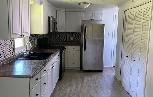 3 beds, 1 bath, $1,400