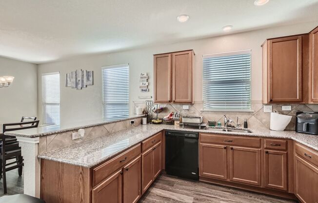 3 Bed/2.5 Bathroom~ Multiple Living Spaces~ Located near Lackland AFB!