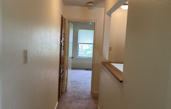 2 beds, 1.5 baths, $995, Unit 4504 Lago Cir Unit B