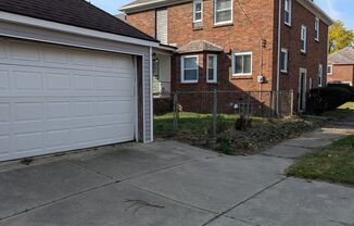 4 beds, 2.5 baths, $2,000