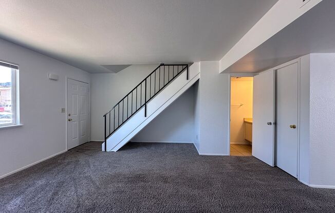 2 BED 2 BATH TOWNHOME NEAR THE I-15 AND CHEYENNE