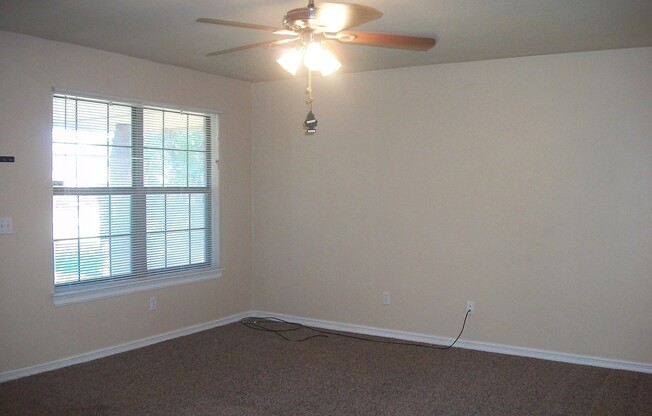 3 Bed 2 Bath 2 Car Garage in College Park Addition