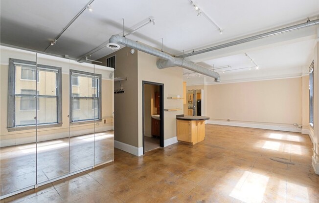 1 bed, 1 bath, 730 sqft, $2,200, Unit 410