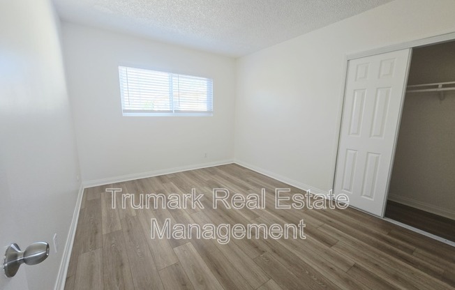 210 W TUJUNGA AVE