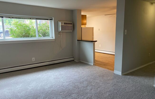 2 beds, 1 bath, 685 sqft, $1,640, Unit C07