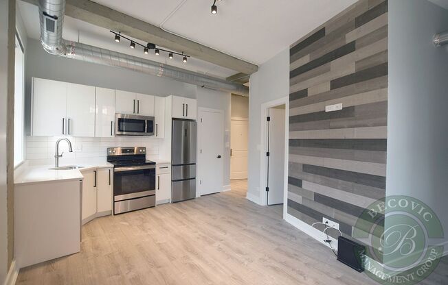 Studio, 1 bath, 280 sqft, $1,475, Unit 112