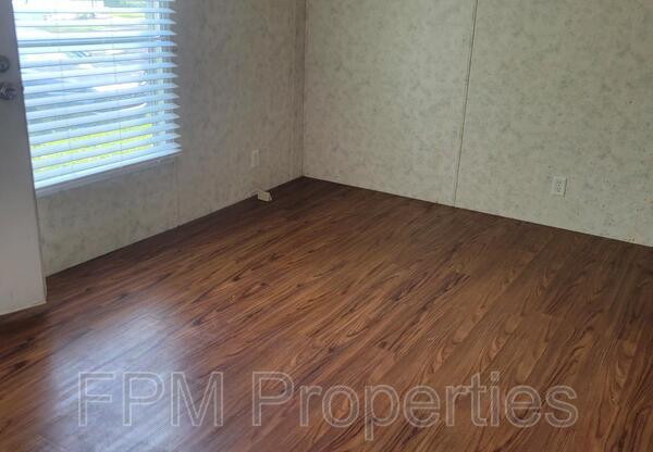 205 VINTAGE OAK CIR